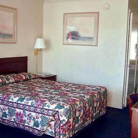 Economy Inn Monterey 滨海城 外观 照片