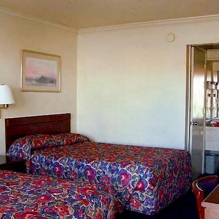 Economy Inn Monterey 滨海城 外观 照片