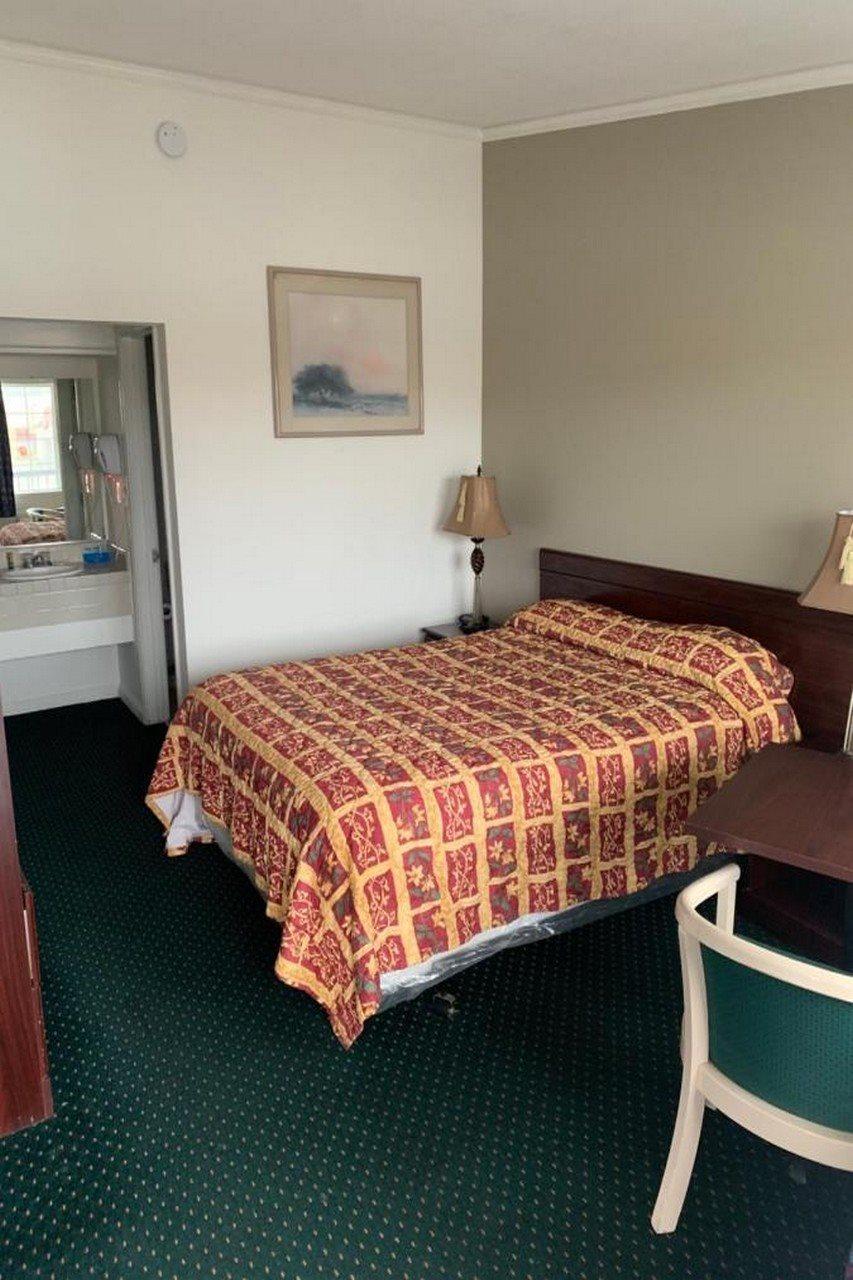 Economy Inn Monterey 滨海城 外观 照片