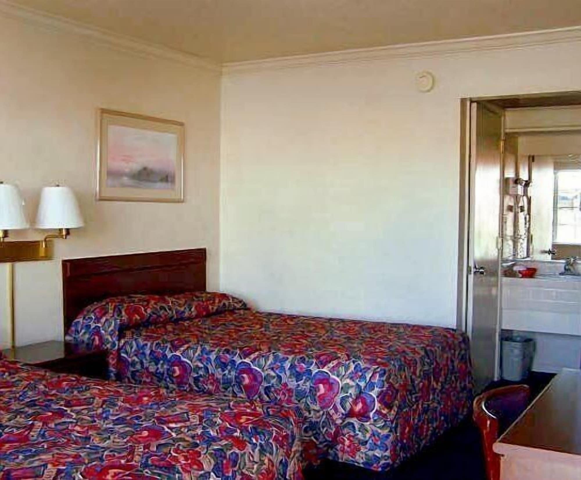 Economy Inn Monterey 滨海城 外观 照片