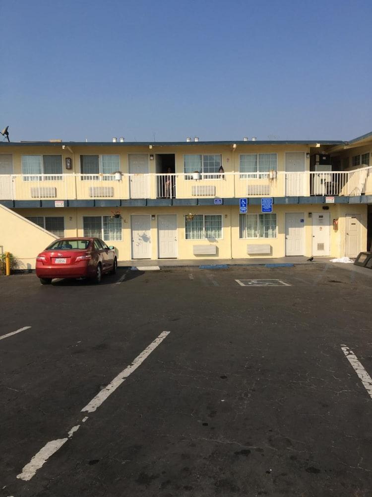 Economy Inn Monterey 滨海城 外观 照片