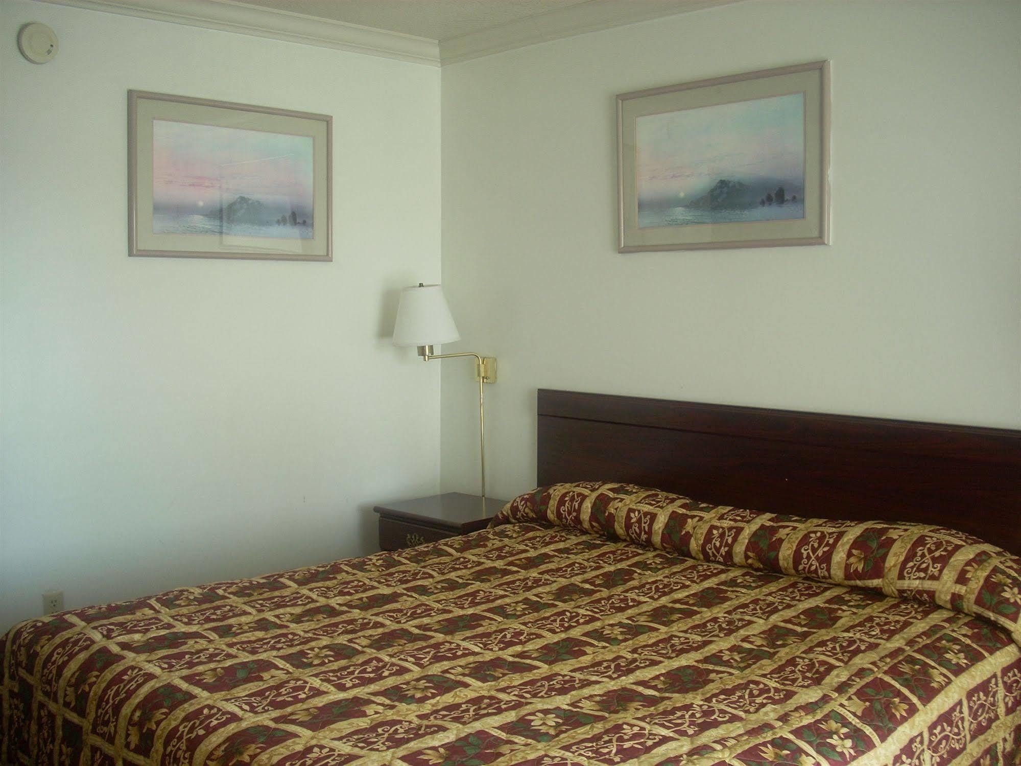 Economy Inn Monterey 滨海城 外观 照片